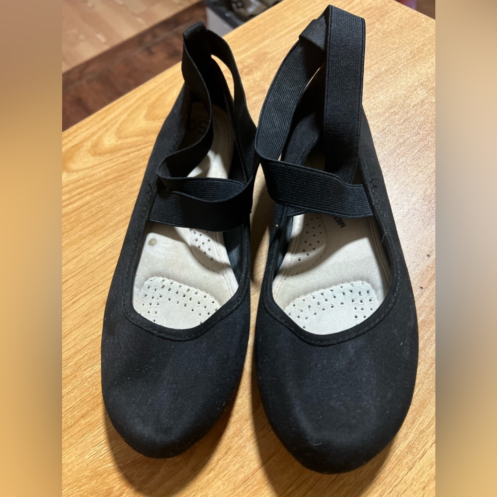 Black bailarina shoes